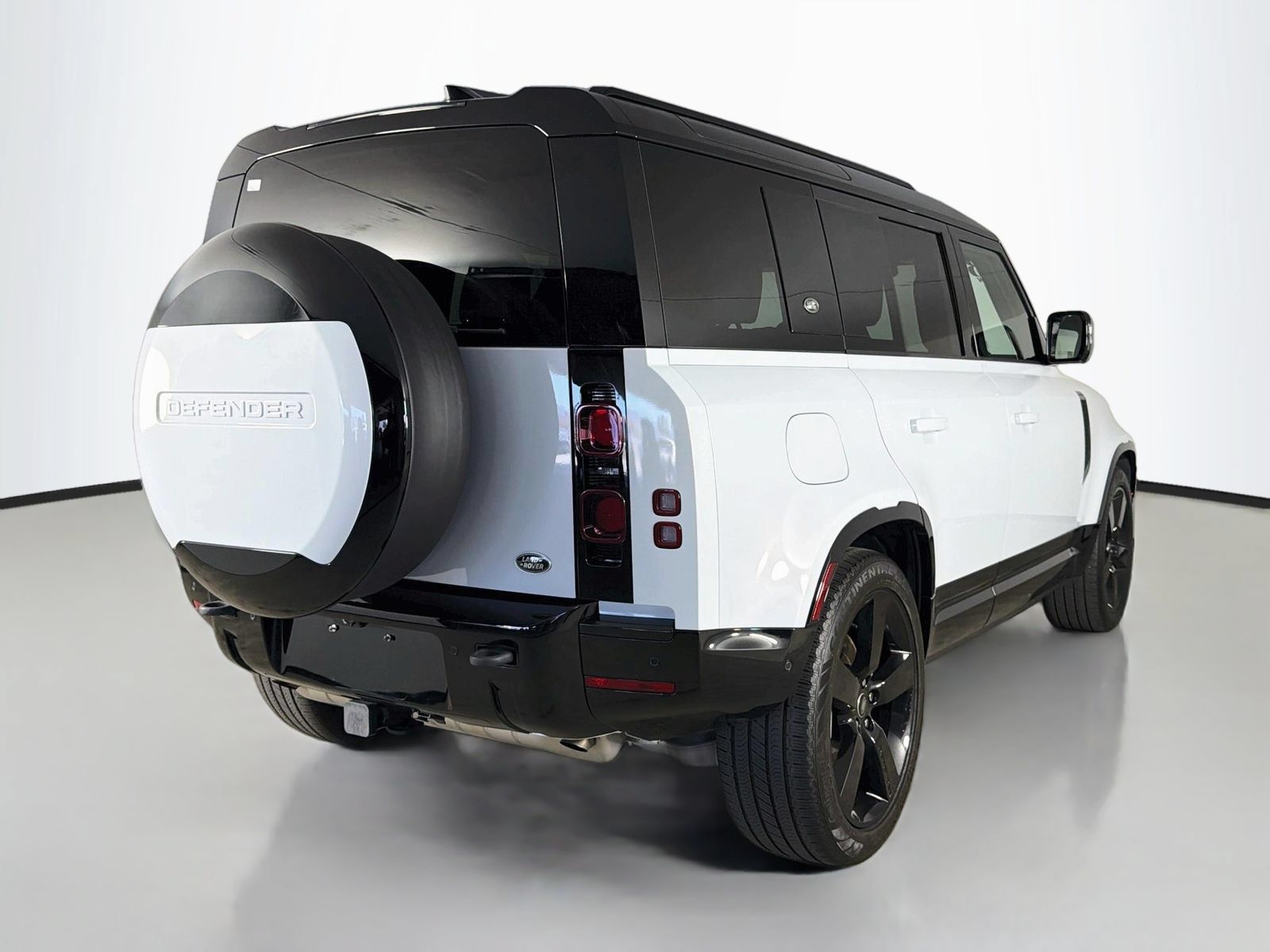 Used 2023 Land Rover Defender 110 X-Dynamic SE AWD/4WD image 7