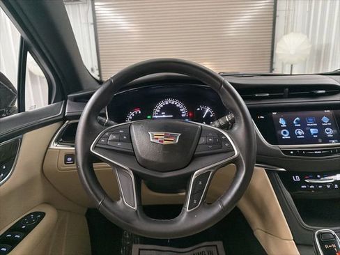 Used 2017 Cadillac XT5 FWD image 35