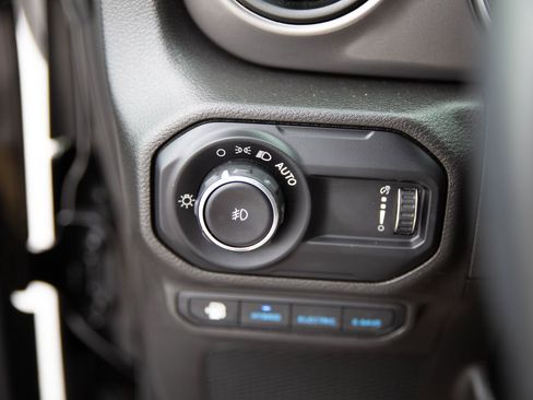 Used 2023 Jeep Wrangler Unlimited w/ Cold Weather Group AWD/4WD image 18