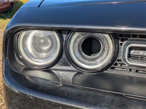 Used 2018 Dodge Challenger SXT image 9
