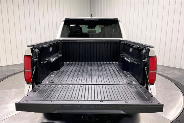 Certified 2025 Toyota Tacoma SR5 AWD/4WD image 40
