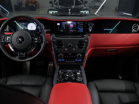Used 2025 Rolls-Royce Cullinan image 54