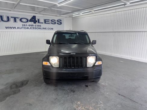 Used 2011 Jeep Liberty Sport image 2