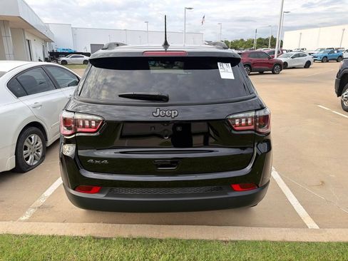 Used 2026 Jeep Compass Latitude AWD/4WD image 6