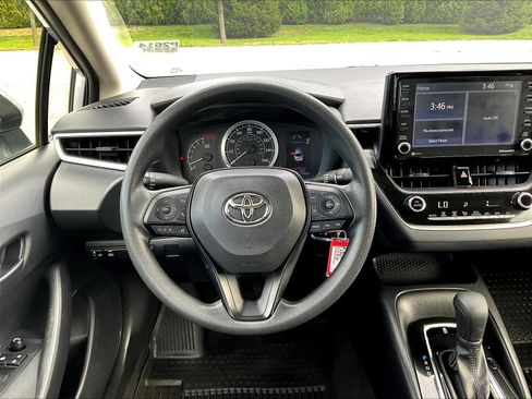 Used 2022 Toyota Corolla LE image 17