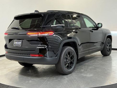 New 2025 Jeep Grand Cherokee Altitude w/ Trailer Tow Package image 4