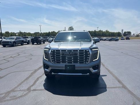 Used 2026 GMC Yukon Denali w/ Sun & Power Step Package AWD/4WD image 6