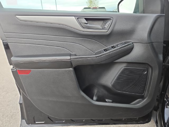 Used 2025 Ford Escape Active AWD/4WD image 17