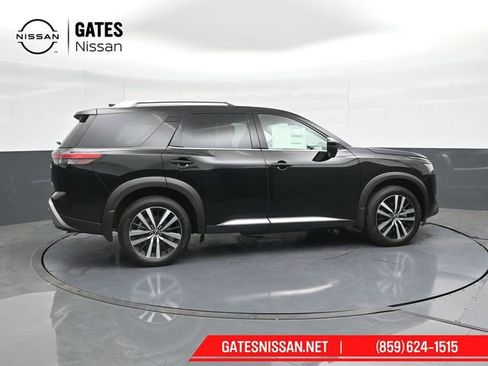Used 2025 Nissan Pathfinder Platinum AWD/4WD image 3