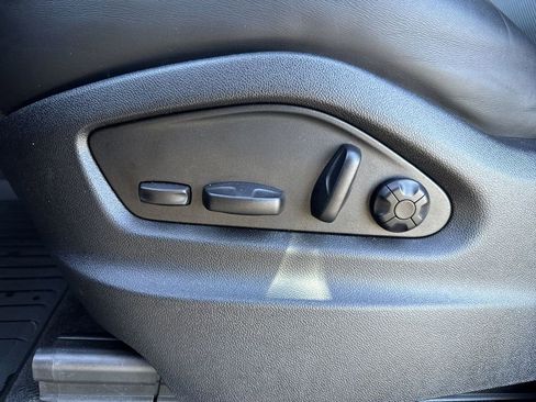 Used 2023 Porsche Cayenne Platinum Edition image 16