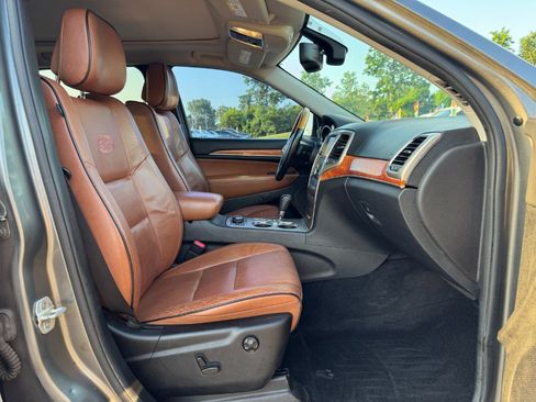 Used 2012 Jeep Grand Cherokee Overland AWD/4WD image 19