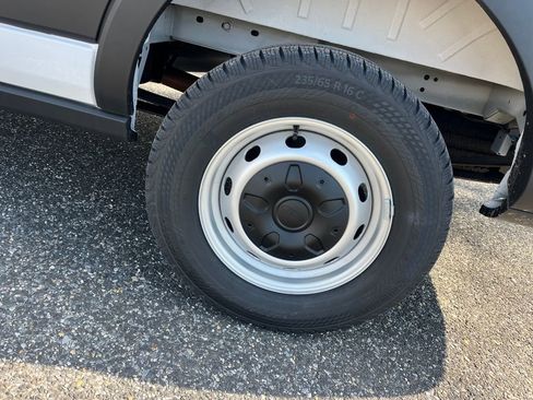 New 2025 Ford Transit 250 148 Medium Roof image 16