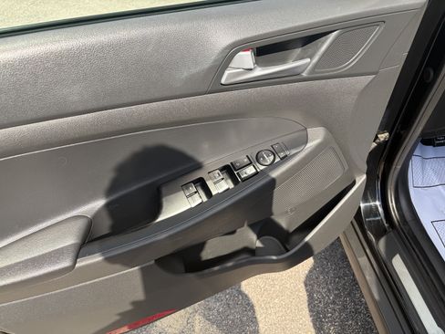 Used 2016 Hyundai Tucson Limited w/ Option Group 03 FWD image 11