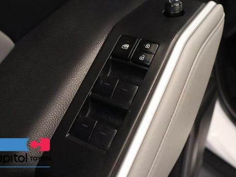 Used 2023 Toyota Highlander XLE AWD/4WD image 9