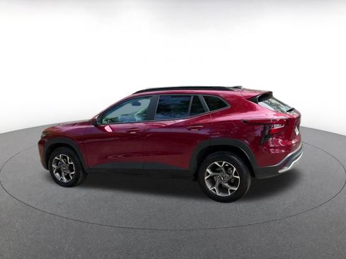 Used 2025 Chevrolet Trax LT image 9