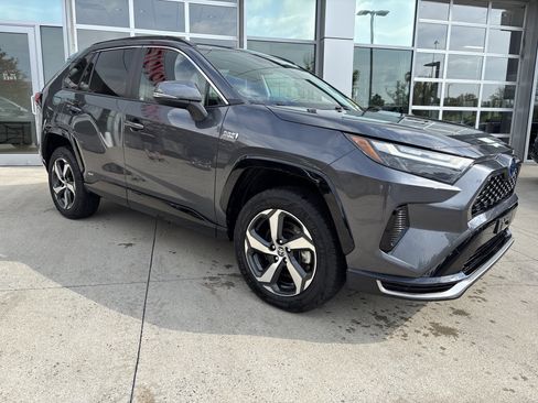 Used 2023 Toyota RAV4 SE AWD/4WD image 2