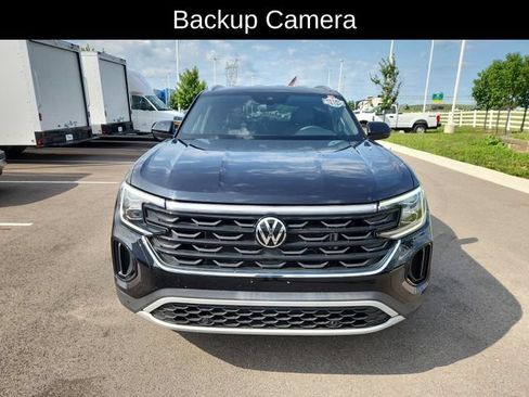 Used 2024 Volkswagen Atlas Cross Sport SE FWD image 2