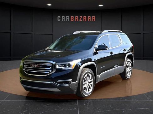 Used 2017 GMC Acadia SLE image 1