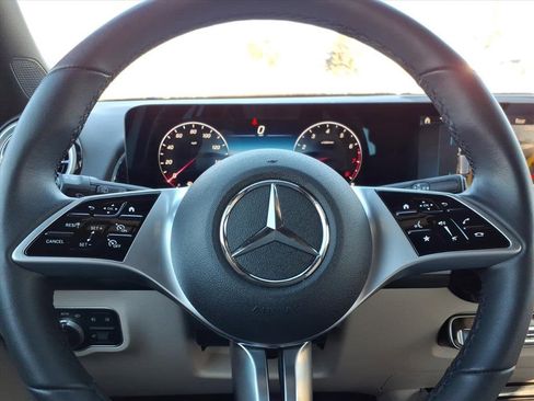 Certified 2025 Mercedes-Benz GLB 250 4MATIC image 21