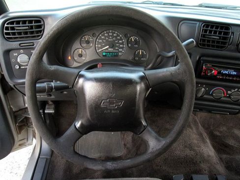 Used 2001 Chevrolet S10 Pickup LS w/ Preferred Equipment Group image 18