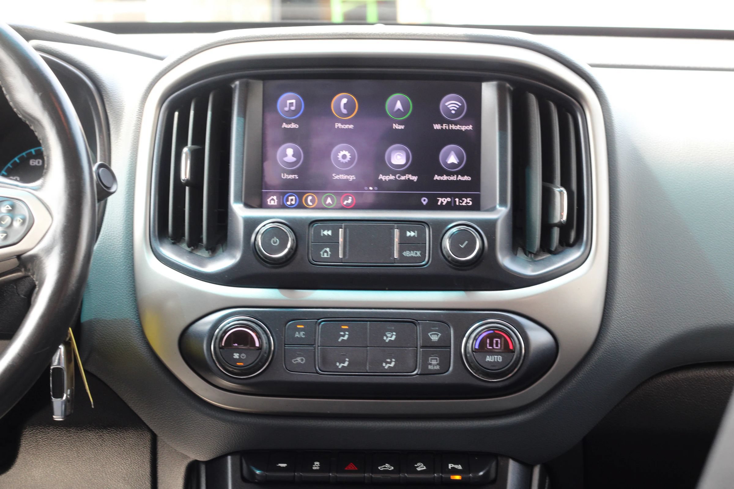 Used 2020 Chevrolet Colorado Z71 w/ Z71 Midnight Edition AWD/4WD image 17