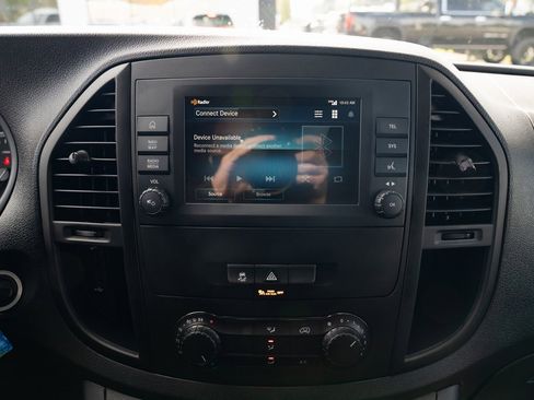 Used 2023 Mercedes-Benz Metris image 12