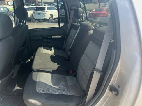 Used 2005 Ford Explorer Sport Trac XLT AWD/4WD image 10