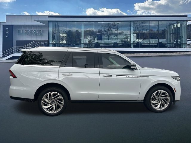 New 2026 Lincoln Navigator Reserve AWD/4WD image 9