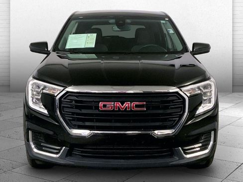 Used 2024 GMC Terrain SLE FWD image 2