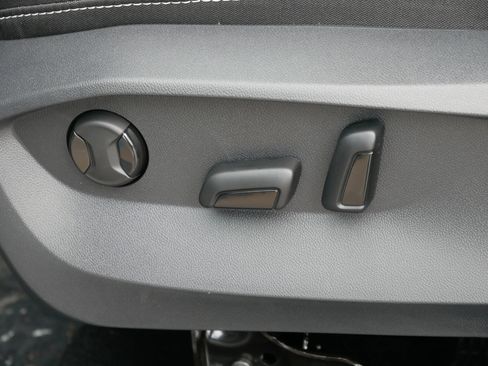 New 2026 Volkswagen Taos SEL image 5