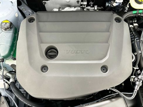 Used 2025 Volvo XC40 B5 Ultra w/ Climate Package image 28