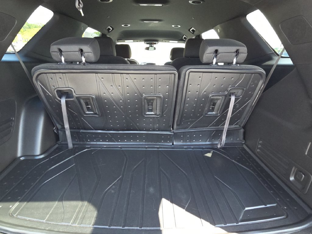 Used 2023 Chevrolet Traverse LT w/ LPO, Floor Liner Package AWD/4WD image 32