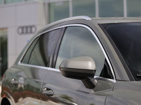 Used 2021 Audi Q3 2.0T Premium w/ Convenience Package AWD/4WD image 3