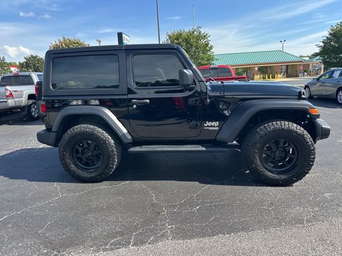 Used 2020 Jeep Wrangler Sport AWD/4WD image 9