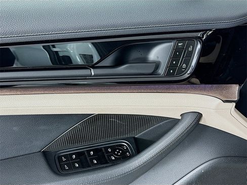 Used 2024 Porsche Panamera image 18