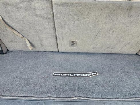 Used 2024 Toyota Highlander LE image 23