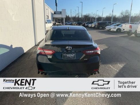Used 2018 Toyota Camry XSE image 7