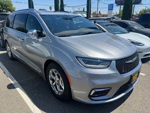 Used 2021 Chrysler Pacifica Limited w/ Premium & Safety Sphere Group AWD/4WD image 4