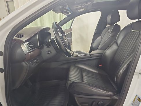 Used 2019 Genesis G70 2.0T Advanced image 18