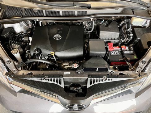 Used 2018 Toyota Sienna LE image 23