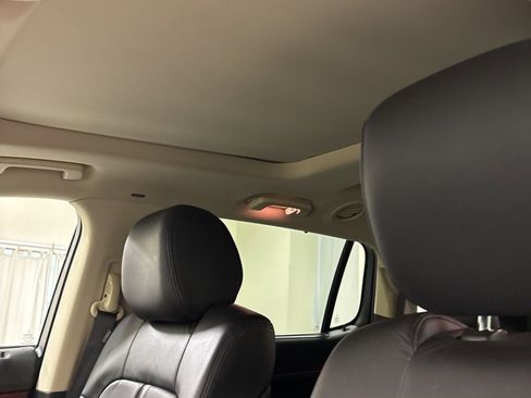 Used 2019 Lincoln MKT AWD image 16