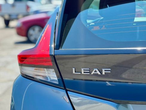 Used 2023 Nissan Leaf S image 9
