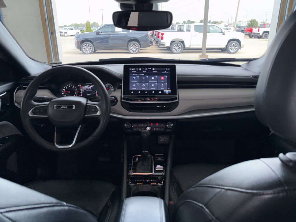 Used 2025 Jeep Compass Limited AWD/4WD image 14
