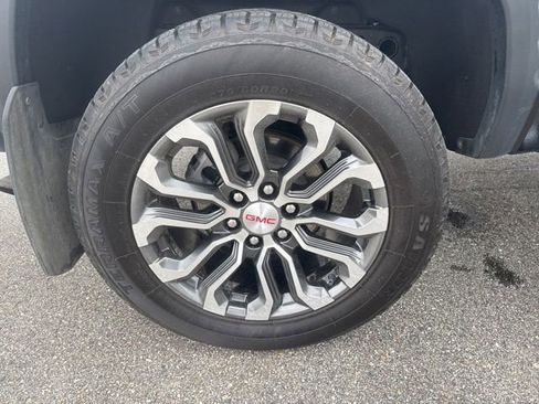 Used 2023 GMC Canyon Denali image 8