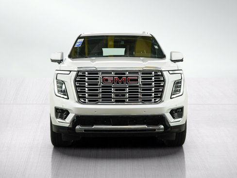 Used 2025 GMC Yukon Denali w/ Sun & Power Step Package AWD/4WD image 8