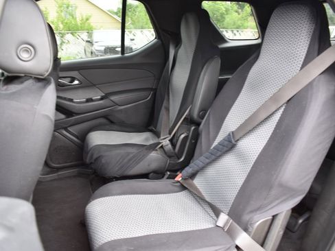 Used 2022 Chevrolet Traverse RS FWD image 8