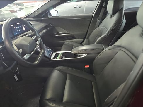 Used 2024 Lucid Air Pure RWD image 3
