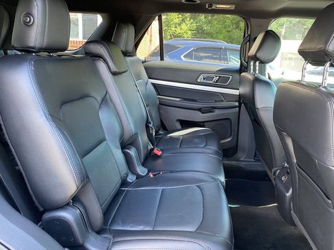 Used 2017 Ford Explorer XLT w/ Equipment Group 202A AWD/4WD image 23