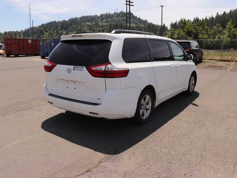 Used 2015 Toyota Sienna LE FWD image 5