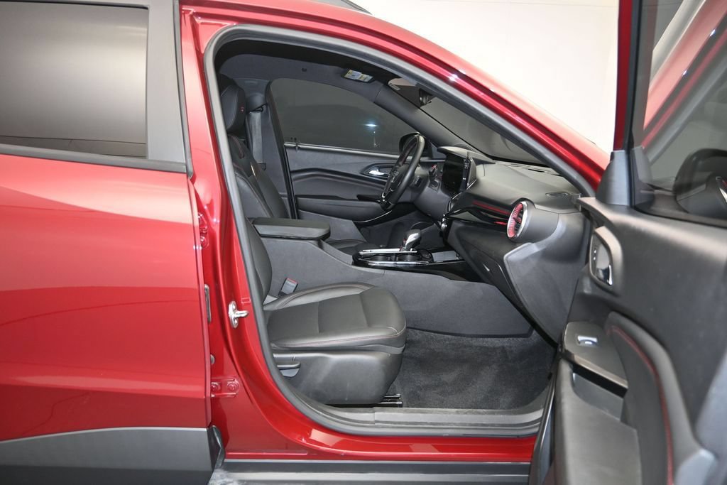 Used 2024 Chevrolet Trax RS w/ Driver Confidence Package FWD image 26